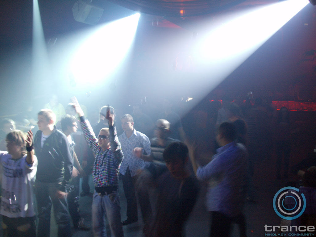 trance_re-born_at_caribs047